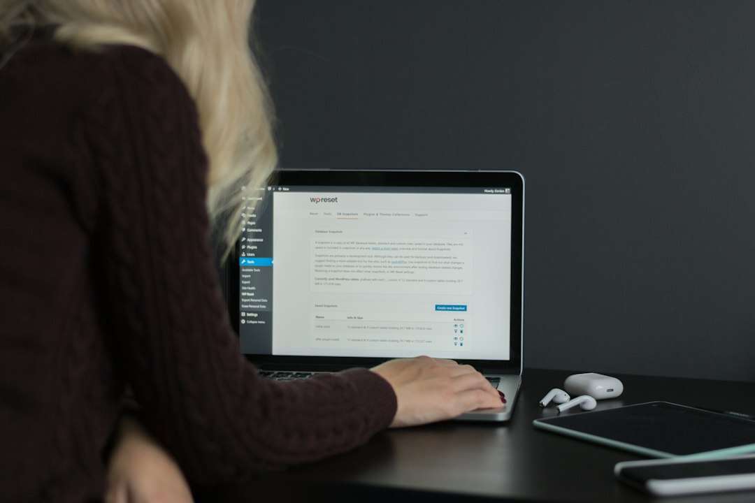 SEO content writer working on a blog post in a site editor on a laptop